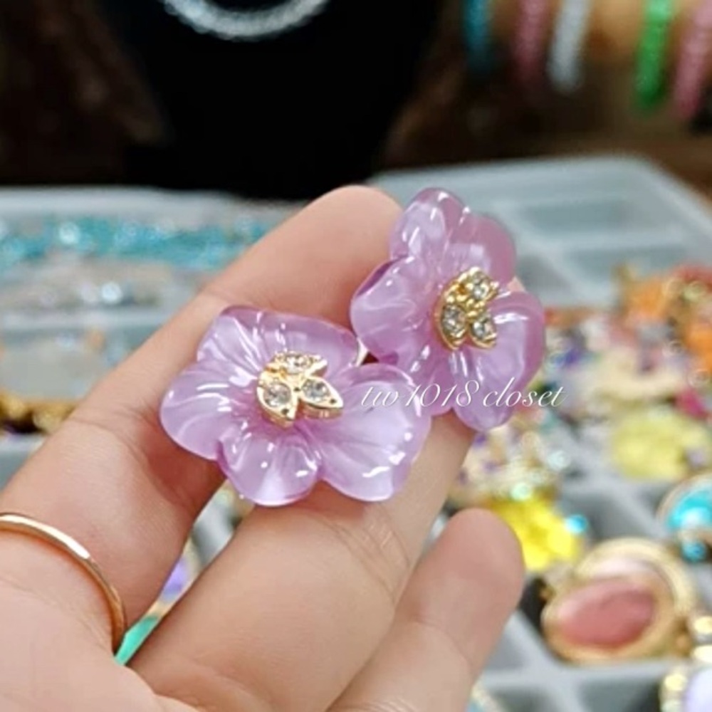 Alexis Bittar Pansy Lucite Petite Post Earring - Picture 2 of 6